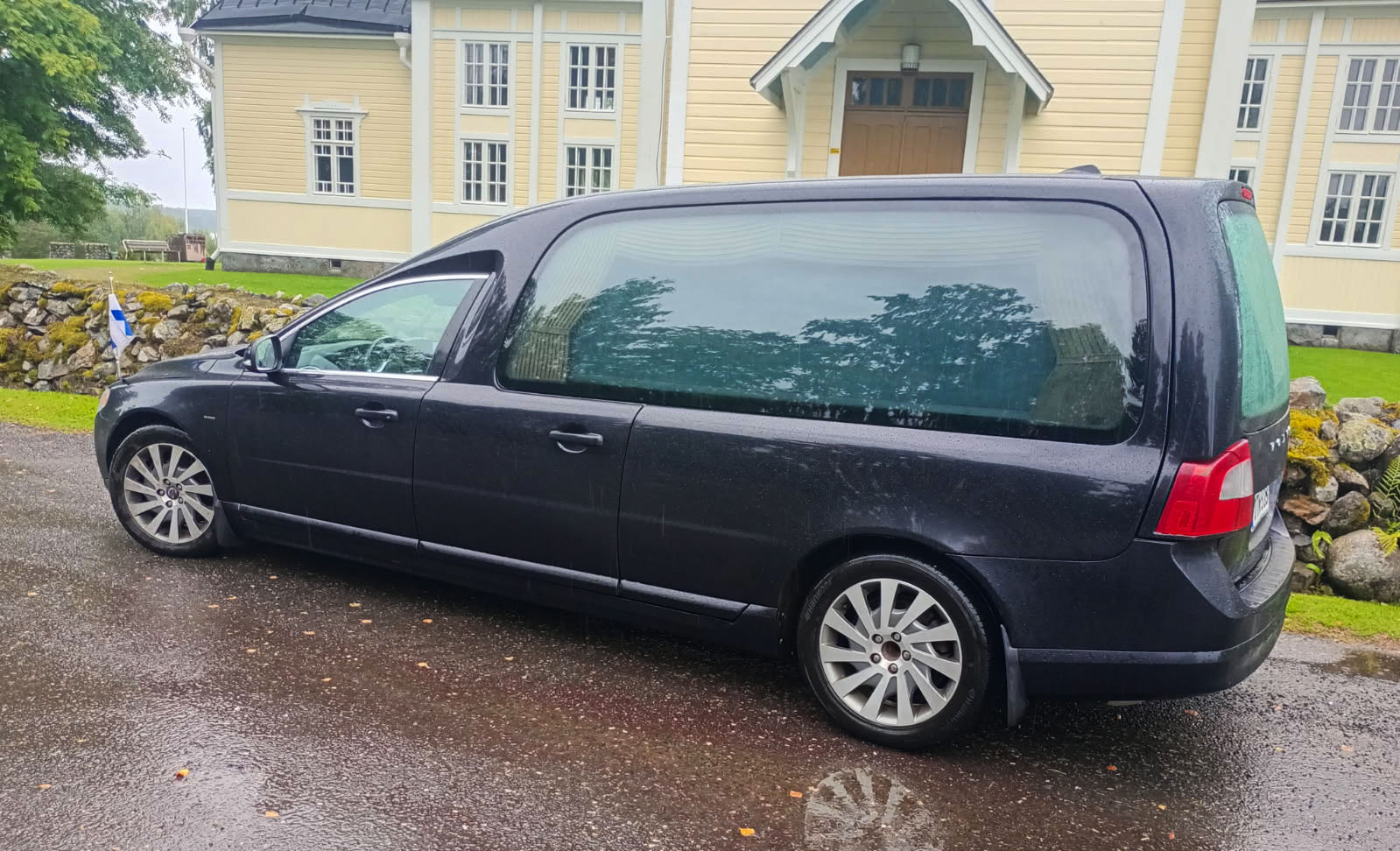 Tohmajärven Hautauspalvelun ruumisauto